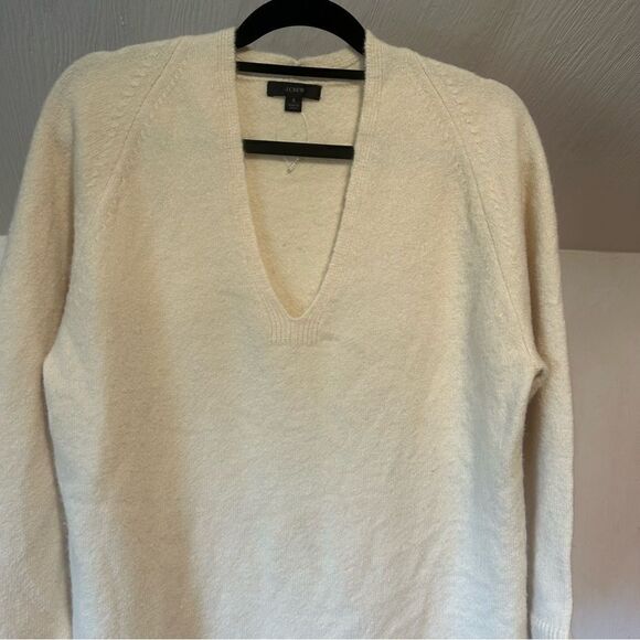 J.CREW Stretch-wool V-neck tunic sweater in Cream Ivory White - Picture 5 of 8